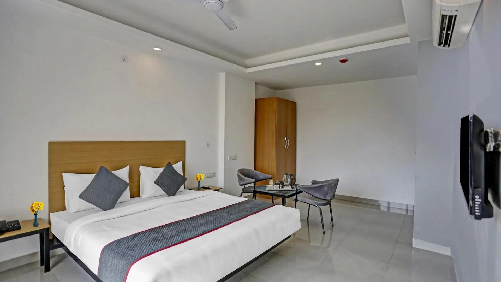 Townhouse Hotel Royal Oak Gurgaon India