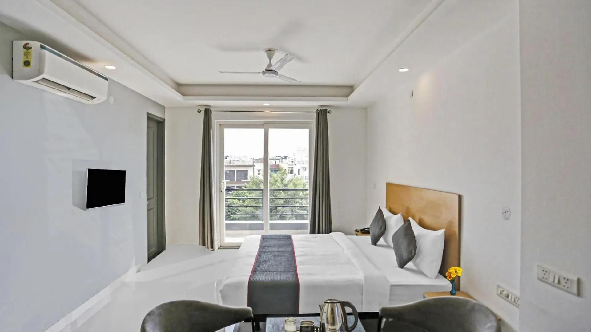 Townhouse Hotel Royal Oak Gurgaon